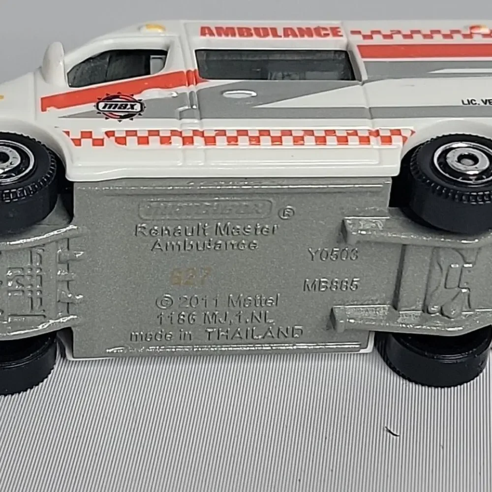 Matchbox Renault‎ Master Ambulance Emergency Van White Diecast 2011